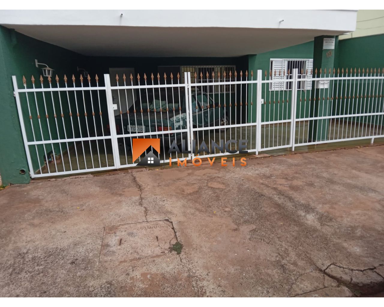 CASA COM GARAGEM